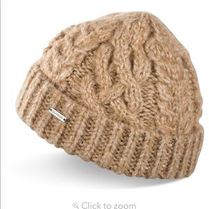 Chunky cable knit beanie